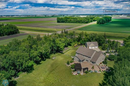 3334 S 69th Street, Grand Forks, ND 58203