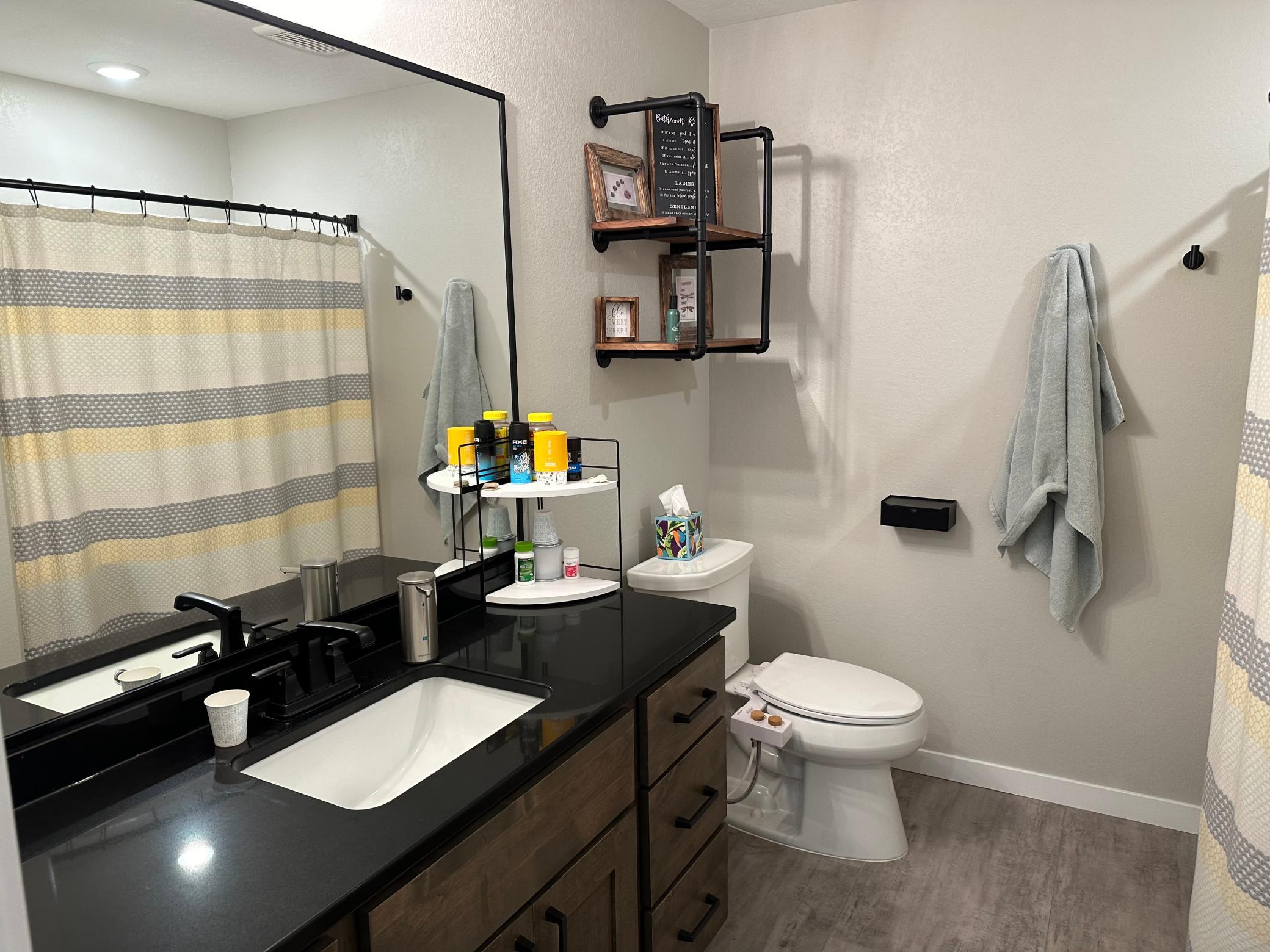 Main bath.jpg