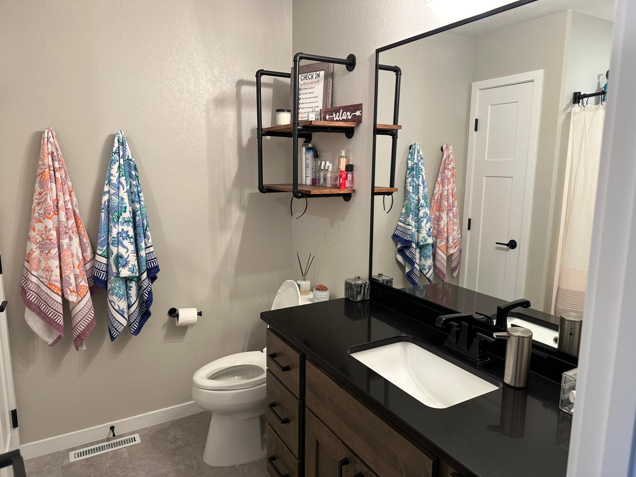 Upper full bath.jpg
