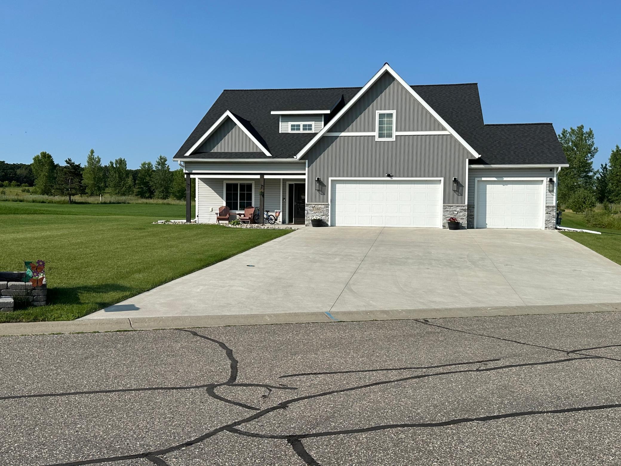 1386 Long Lake Dr.