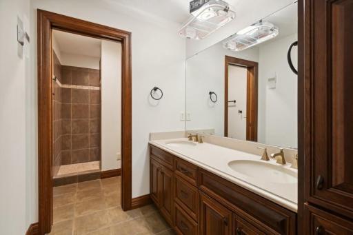 25_6860CenturyLane_9_2ndBathroom_Small.jpg