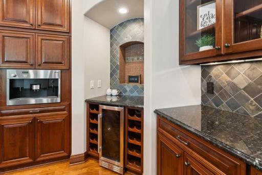 15_6860CenturyLane_177005_Kitchen_Small.jpg