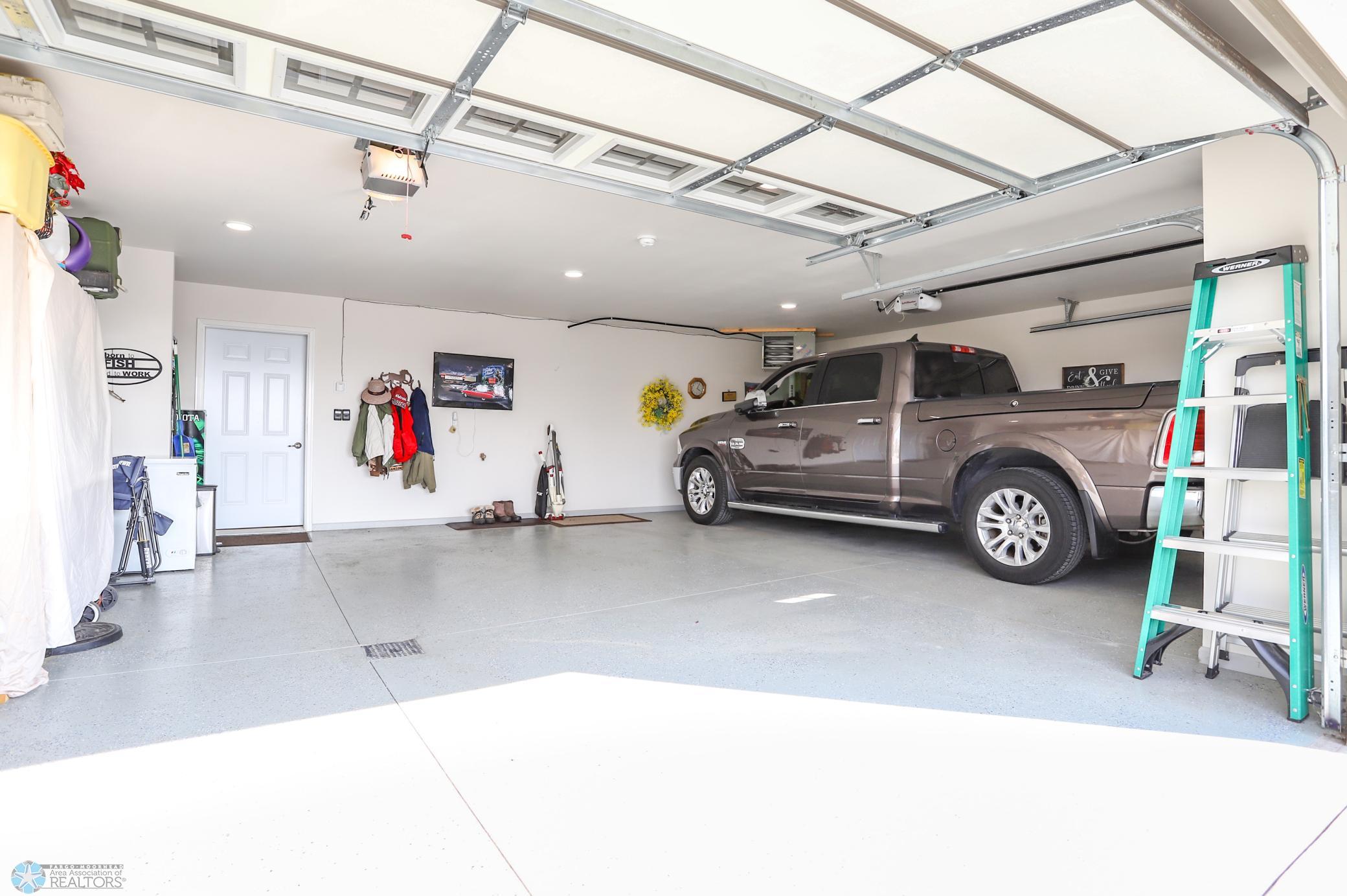 Oversized 3 stall garage