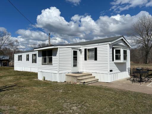 This neat and clean home has an entry porch addition plus a harbor-side Sunroom addition - great Aitkin county location and pleasant water/harbor/lake views with peace & quiet all around!