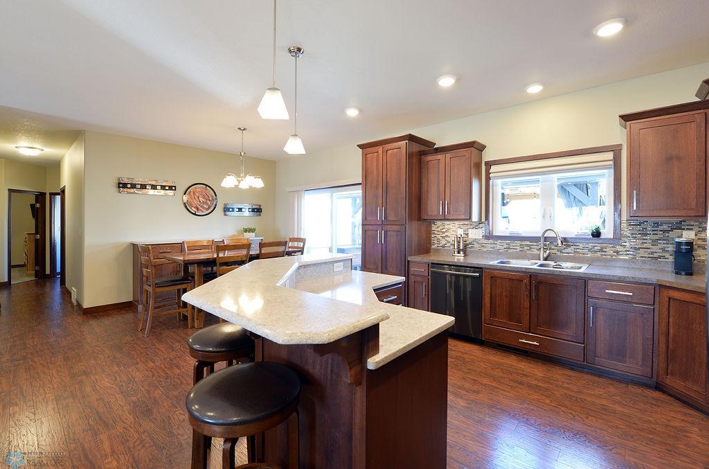 Convenient Eat-In Kitchen