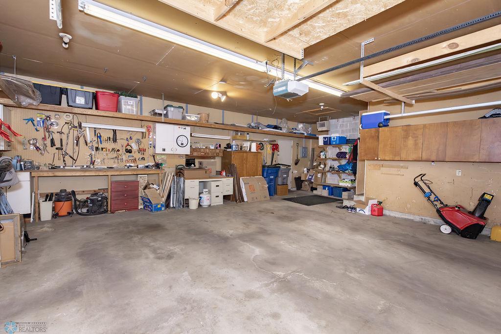 Garage- insulated + heated