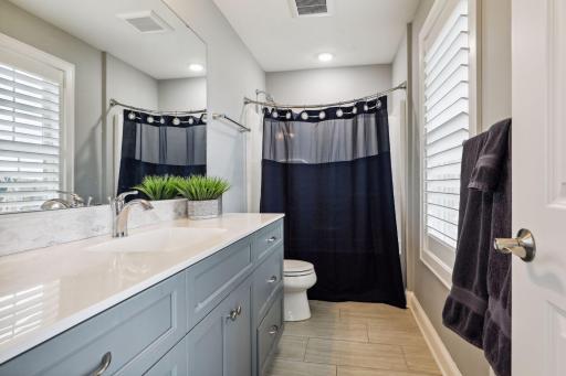 7624 Glen Alcove, Woodbury, MN 55129