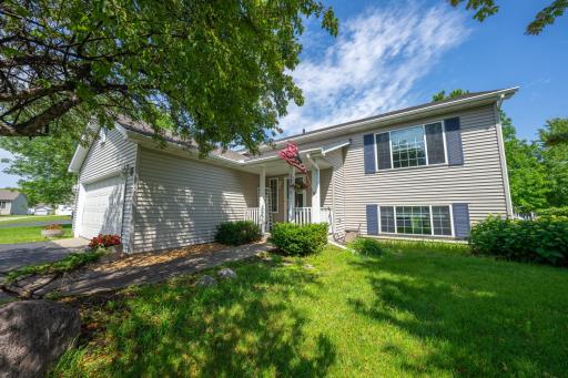 1281 Applewood Way, Shakopee, MN 55379