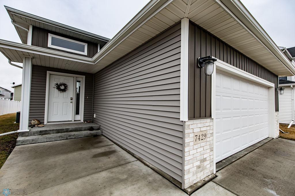 Exterior Front Entry