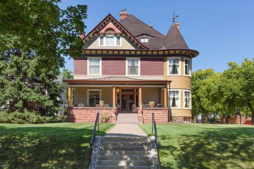 985 Summit Avenue, Saint Paul, MN 55105