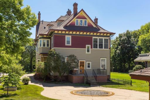 985 Summit Avenue, Saint Paul, MN 55105