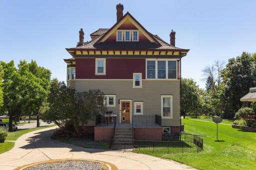 985 Summit Avenue, Saint Paul, MN 55105
