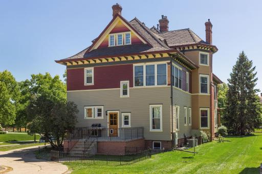 985 Summit Avenue, Saint Paul, MN 55105
