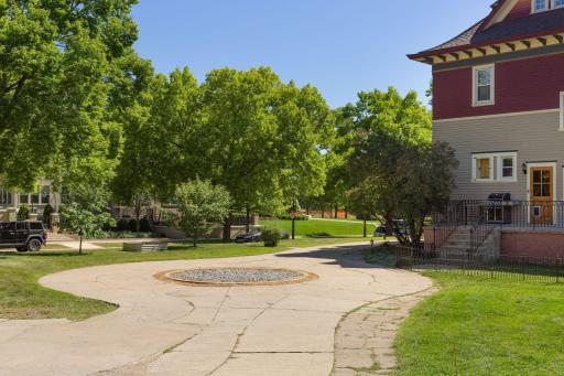 985 Summit Avenue, Saint Paul, MN 55105