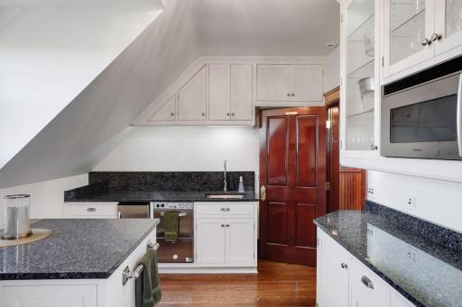 985 Summit Avenue, Saint Paul, MN 55105