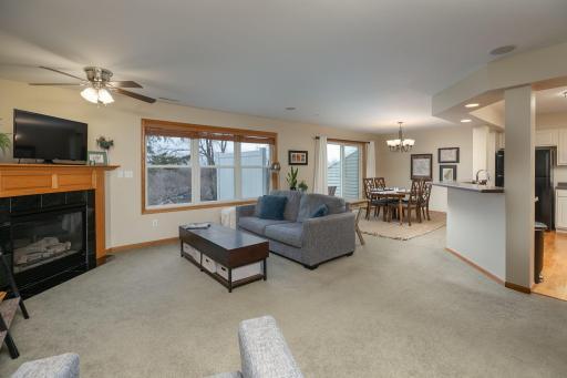 LR flowing into Dining Room