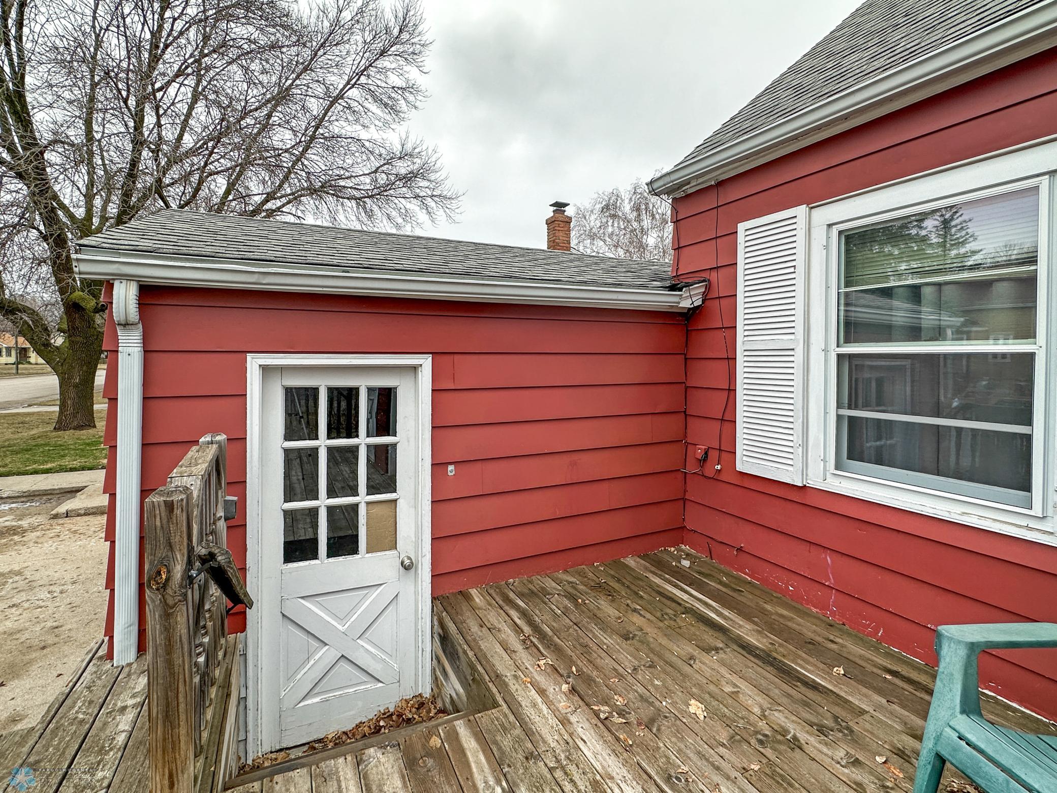 Porch/Garage Entry
