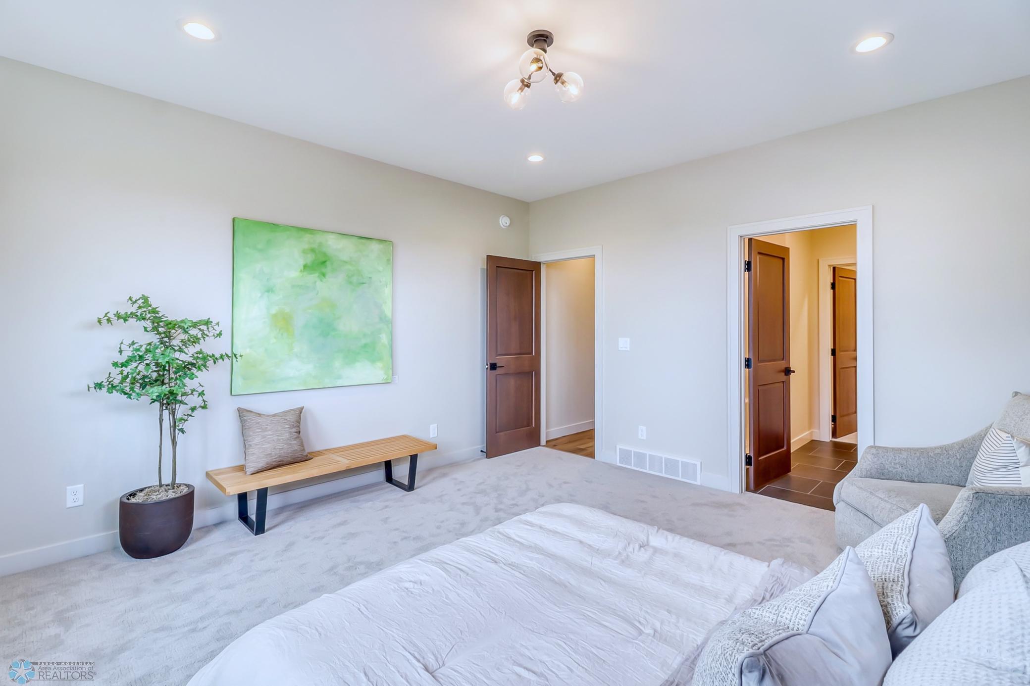 Bedroom1_2.jpg