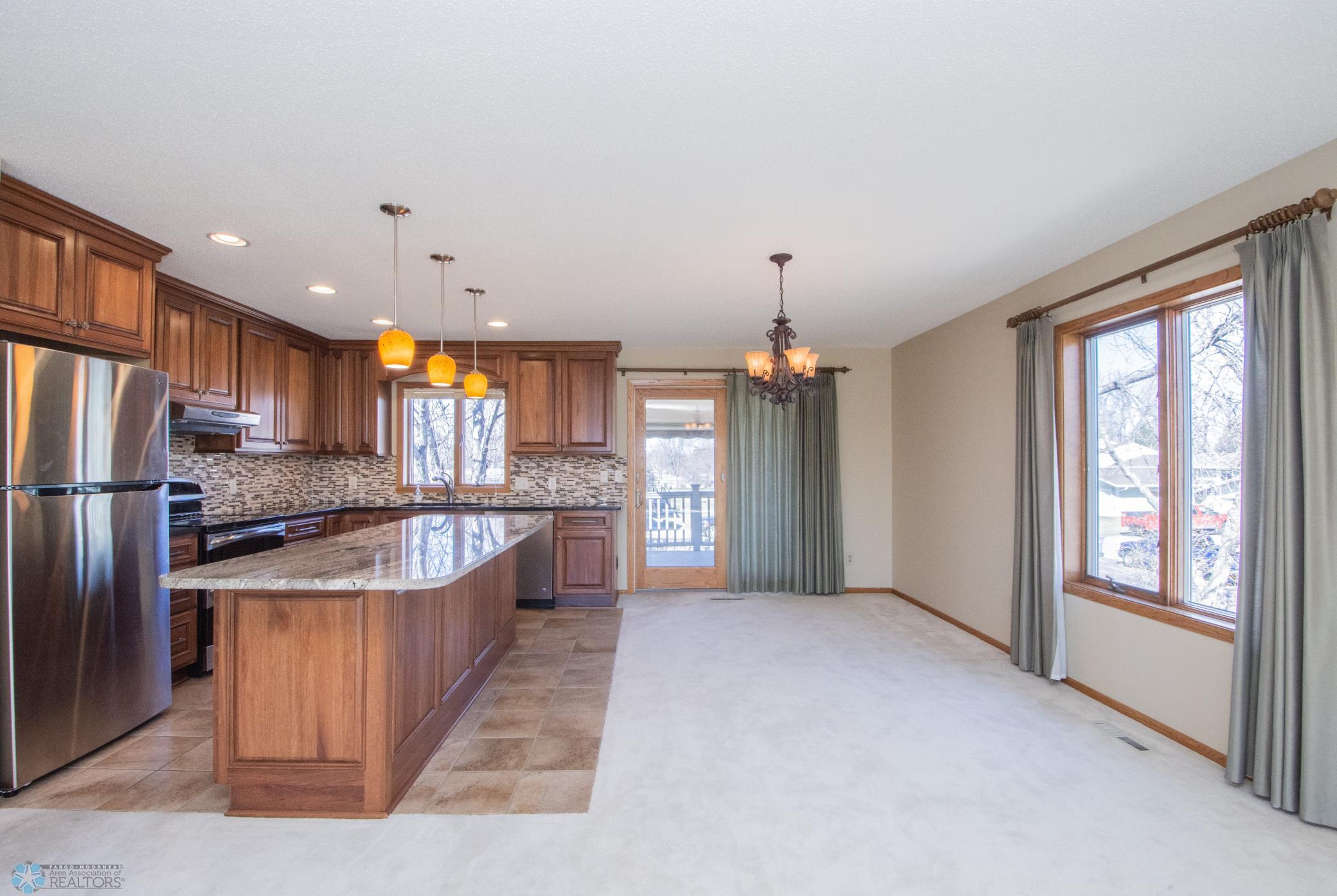 dining/kitchen