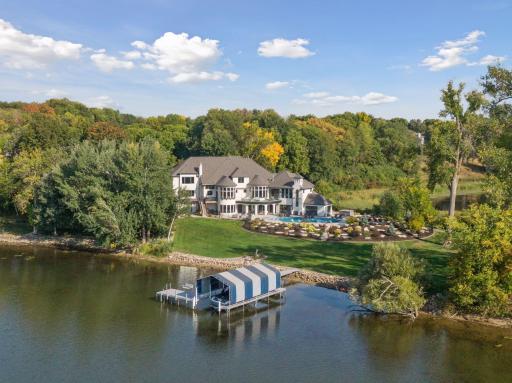 Paradise Found: Your stunning lakeside retreat is waiting!