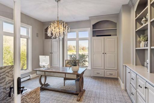 Transform your workday into a delightful experiene in the bright and functional office featuring sleek built-in storage solutions, abundant light and gorgeous views.