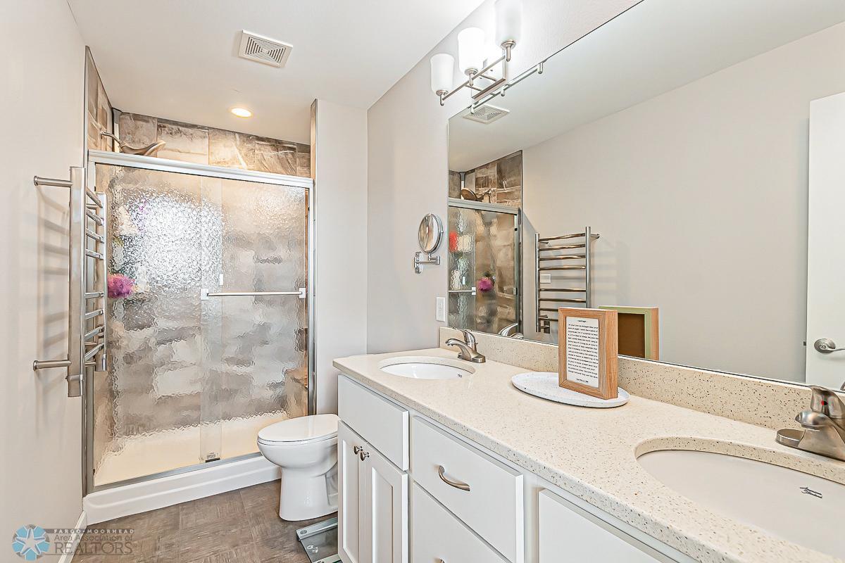 Master_Bathroom_1.jpg