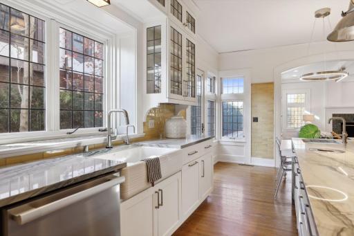 2500 Lake Place, Minneapolis, MN 55405