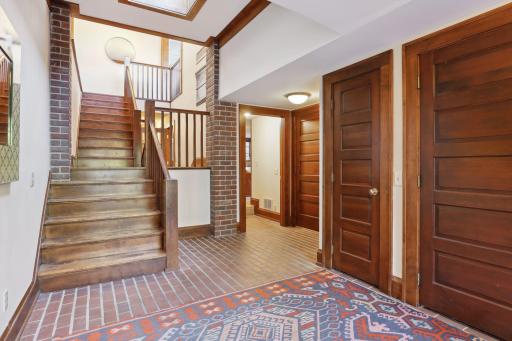 2500 Lake Place, Minneapolis, MN 55405