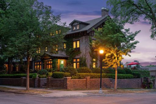 2500 Lake Place, Minneapolis, MN 55405