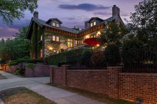 2500 Lake Place, Minneapolis, MN 55405