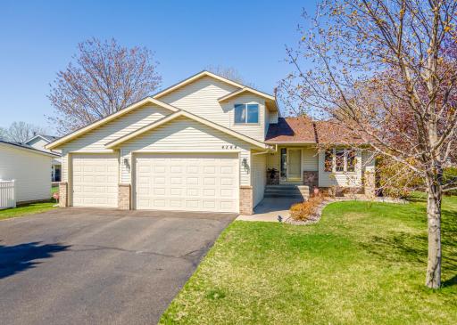Welcome to 4744 Oxborough Ct in Brooklyn Park!