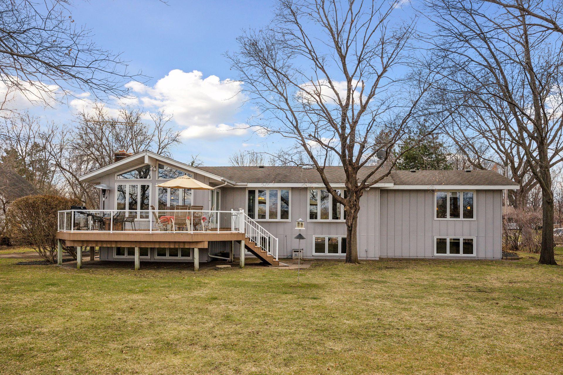 Look at that wall of windows overlooking your spacious yard and river front