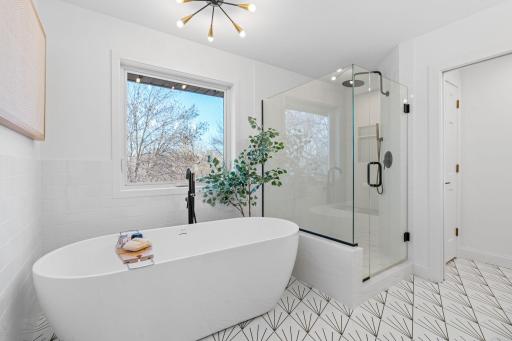 Primary bedroom - large soaking tub and walk in shower