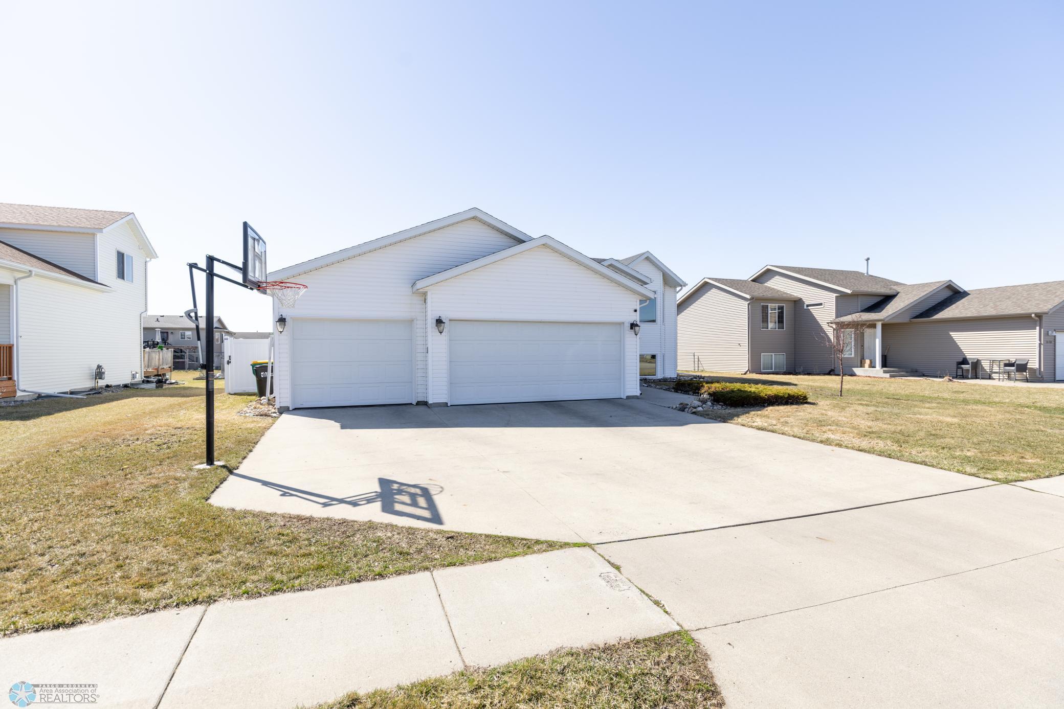 3538 Eagle Run Dr. W. West Fargo