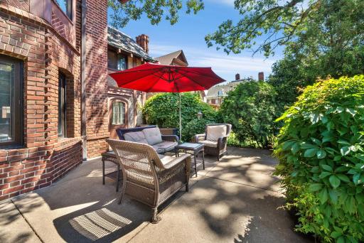 485 Summit Avenue, Saint Paul, MN 55102