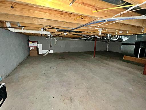 Crawl Space concrete floor clean and dry.jpg