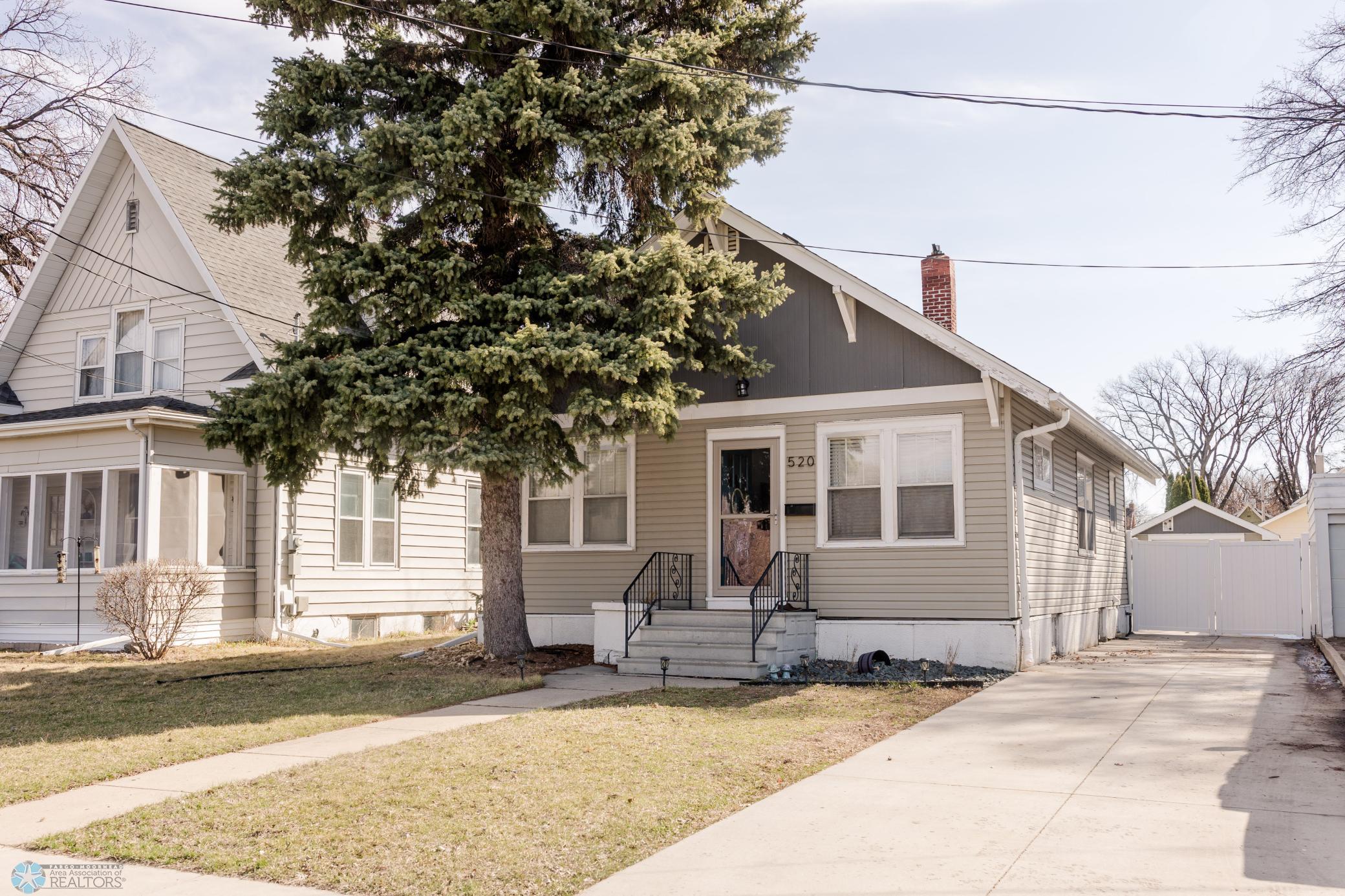 520 9th St N - Moorhead, MN