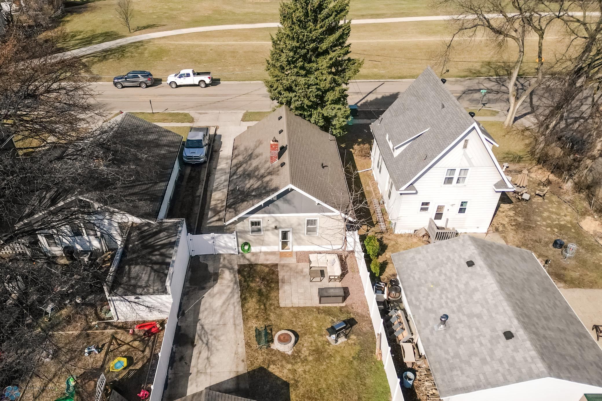 4 Bedroom Home across from Greenspace!