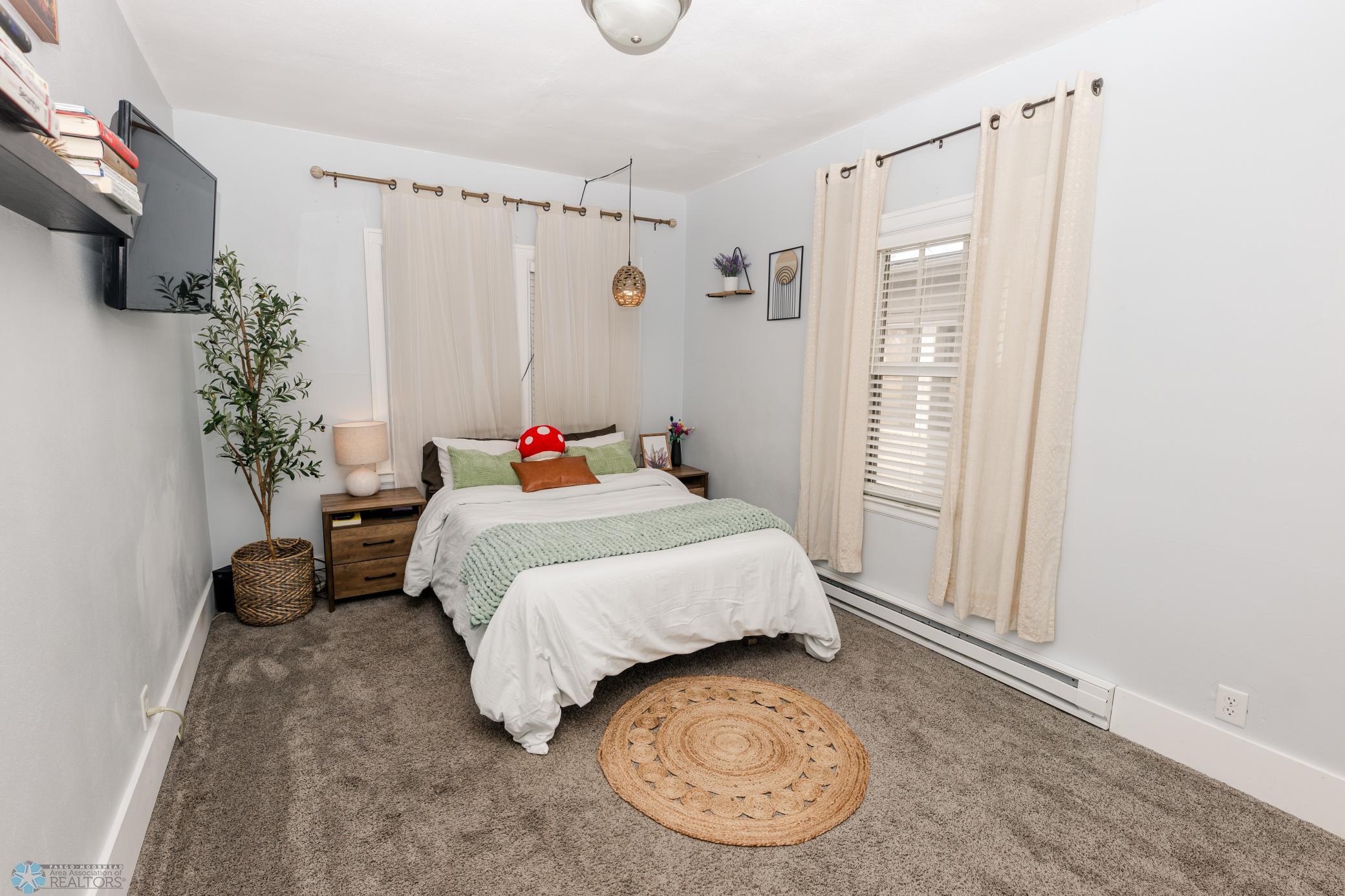 Bedroom 1 - Main Level