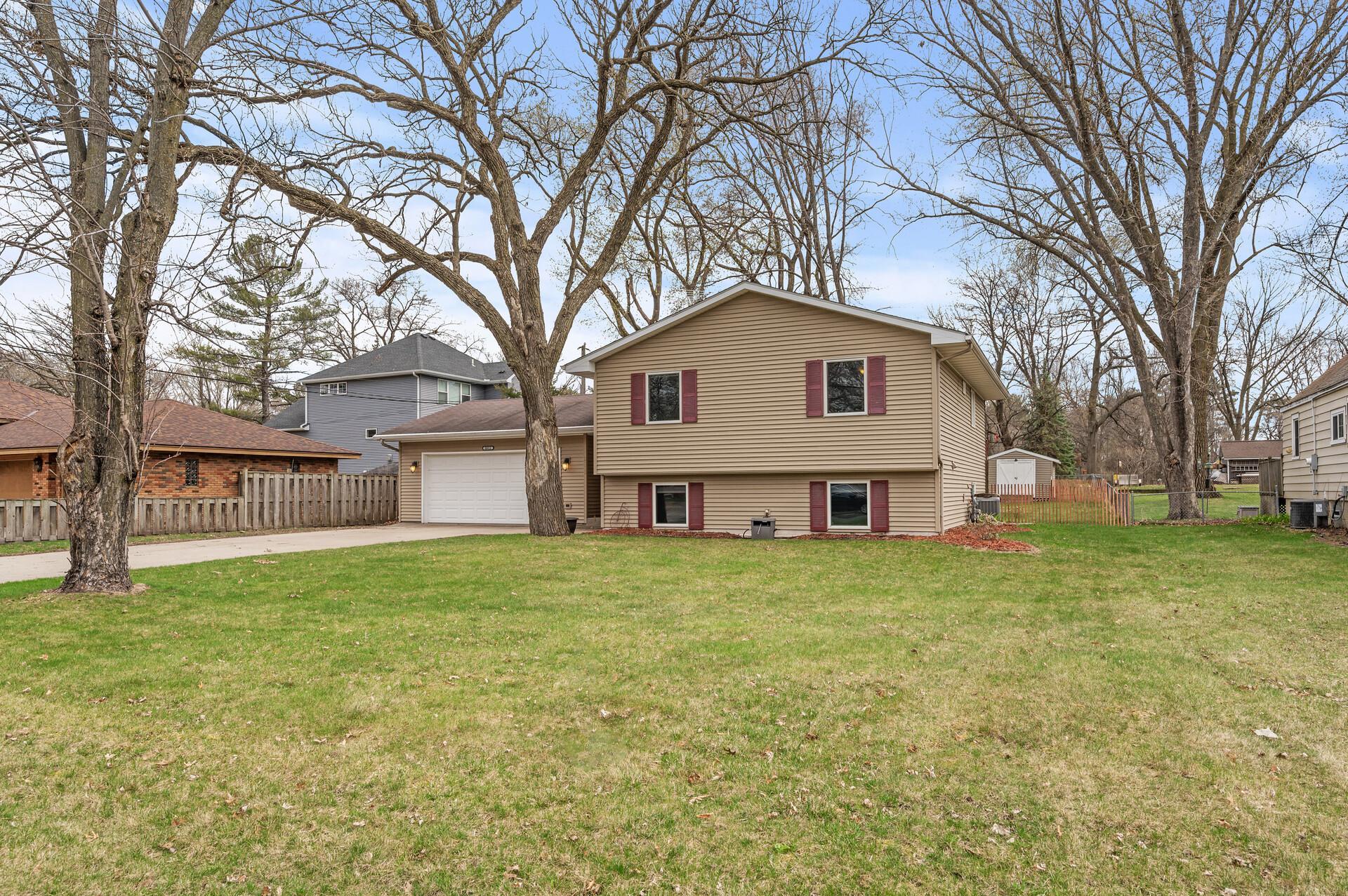 Welcome to 2812 Sherwood Road in Mounds View!