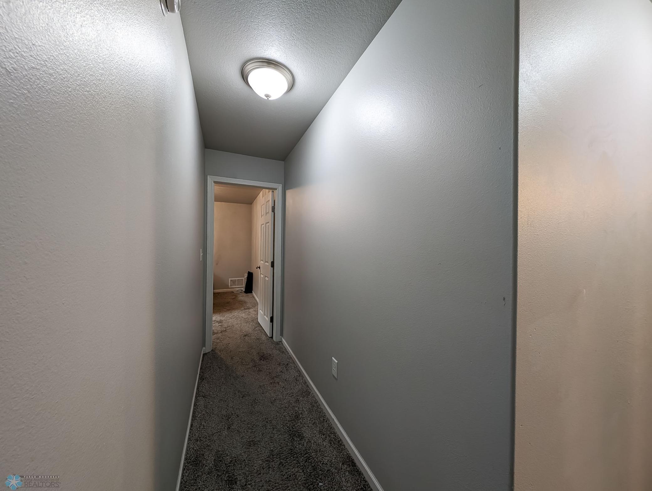 L2P040-180716426.jpg