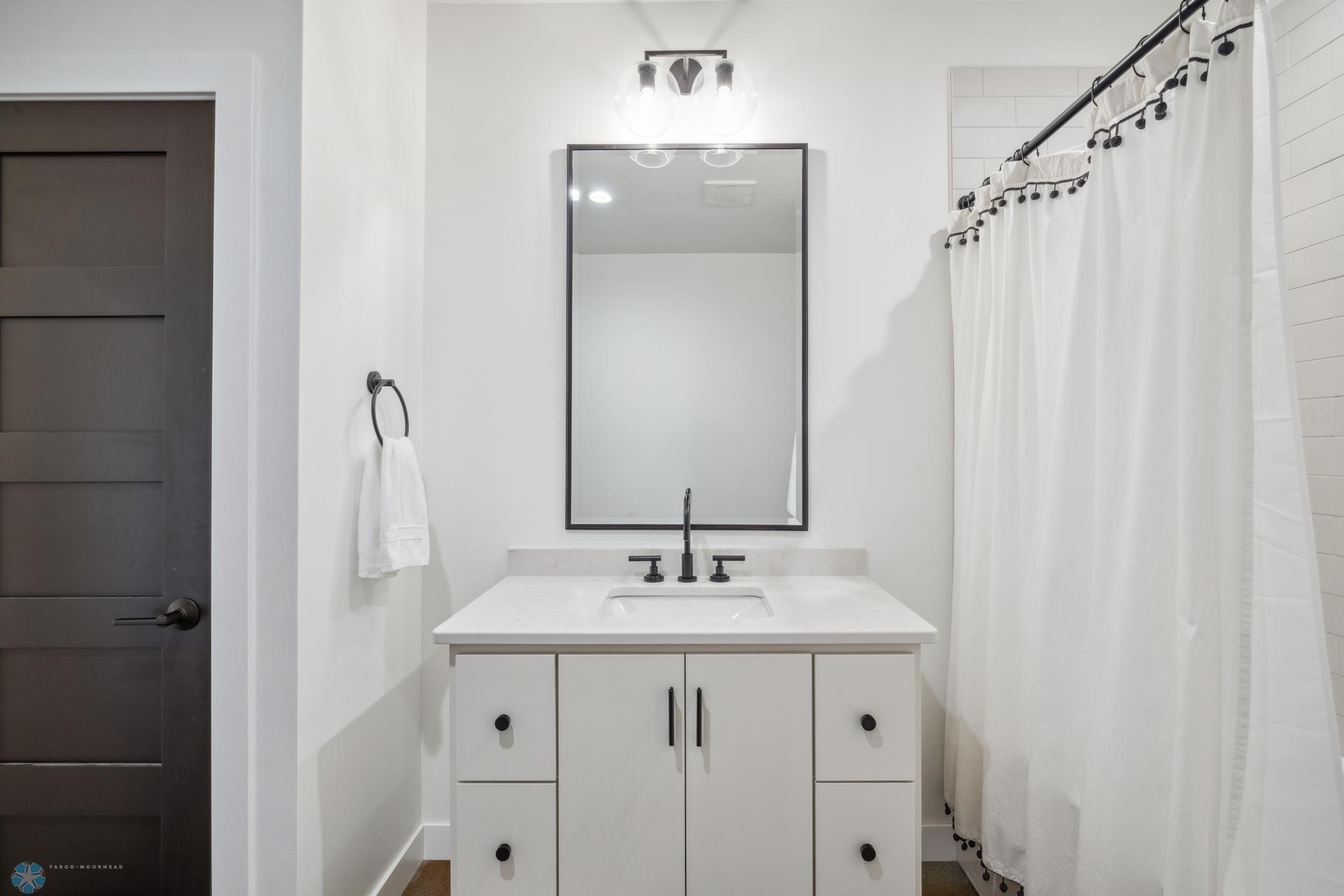 Bathroom 4 Full Bathroom Quartz Counters