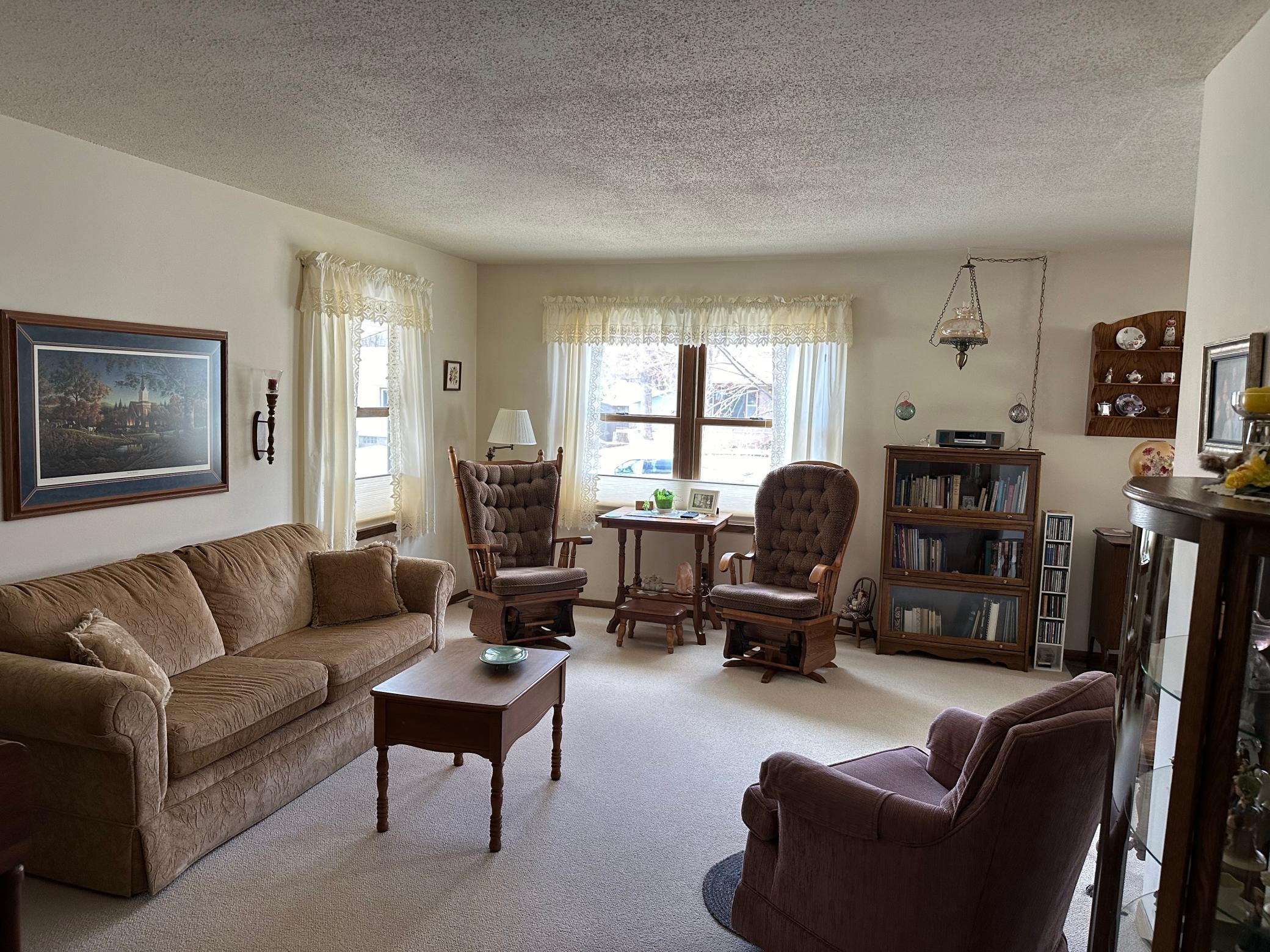 Livingroom.jpg