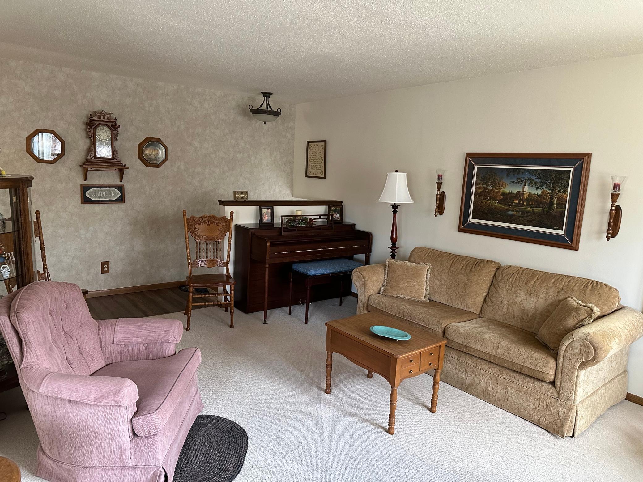 Livingroom 2.jpg