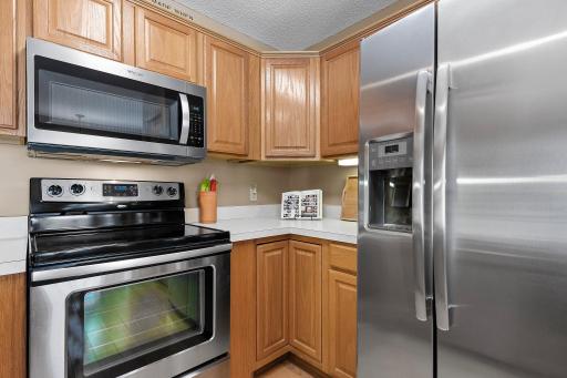 Benefit from a pantry closet for storage convenience and a peninsula offering room for breakfast bar seating, ideal for casual dining or entertaining guests.