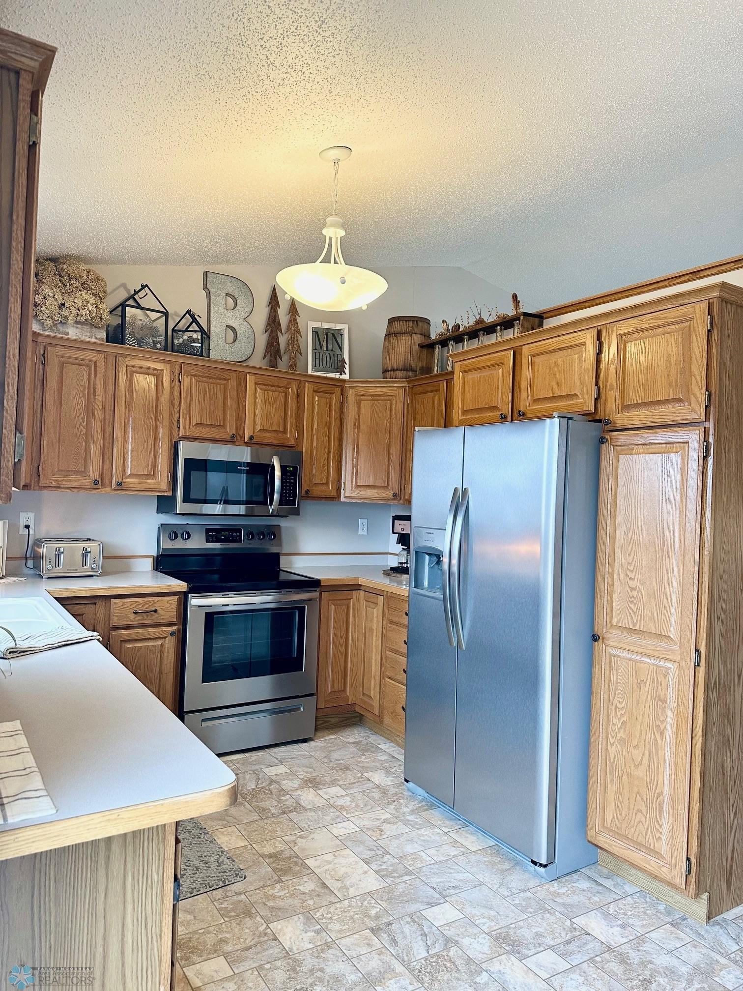 Kitchen 2.jpg
