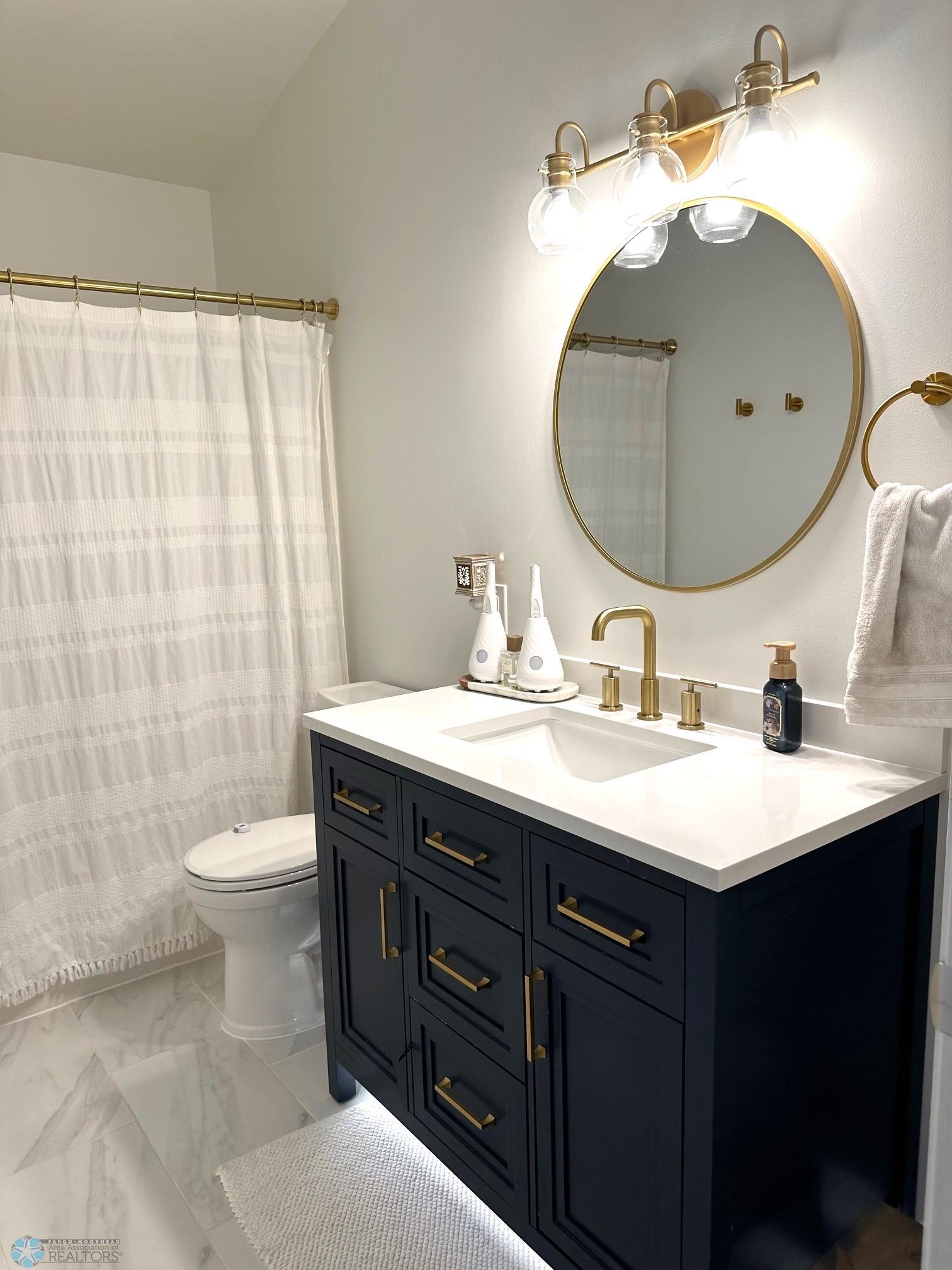 Main Full Bath 2 1.jpg