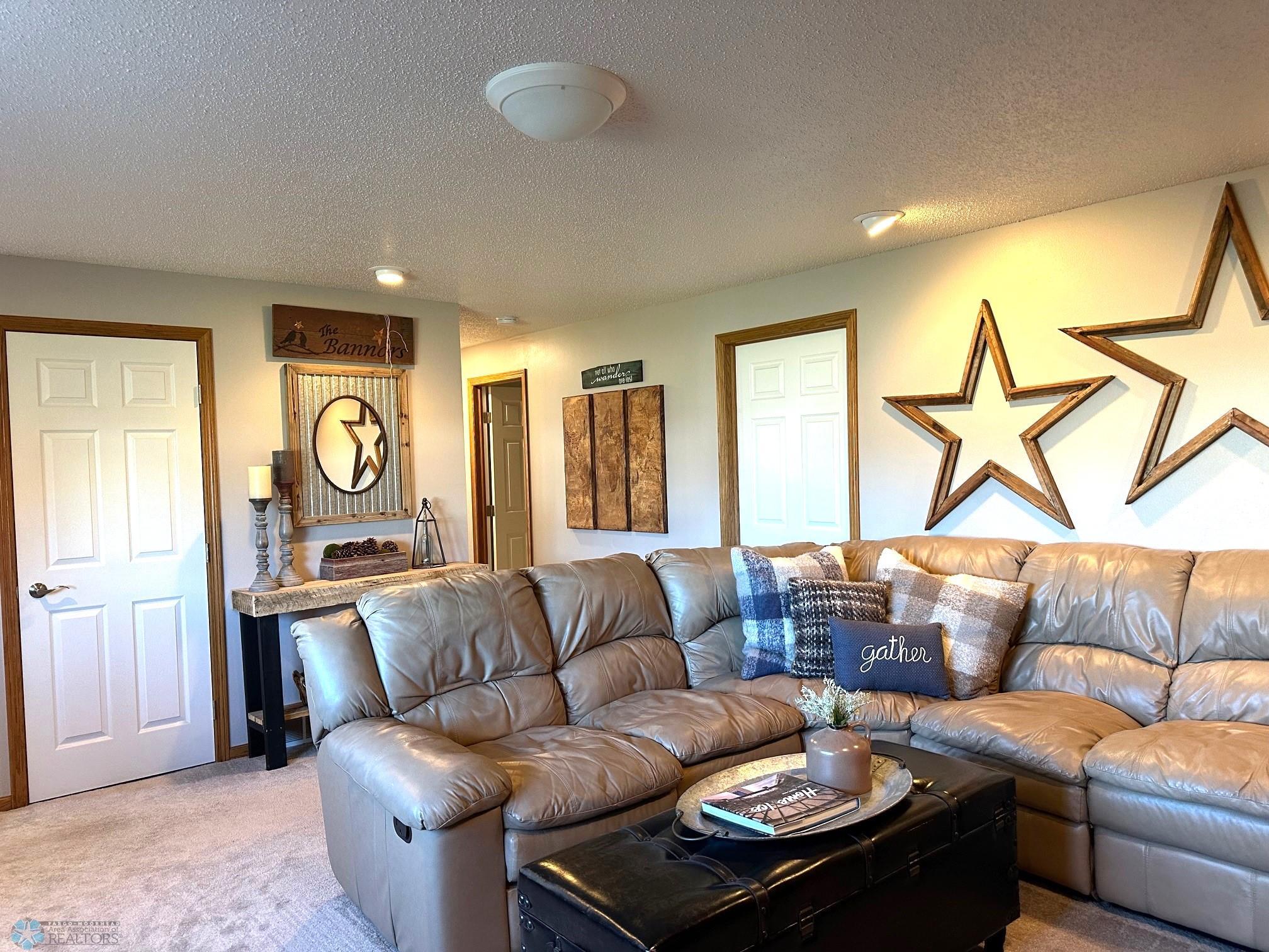 LL Family Room 2 4.jpg