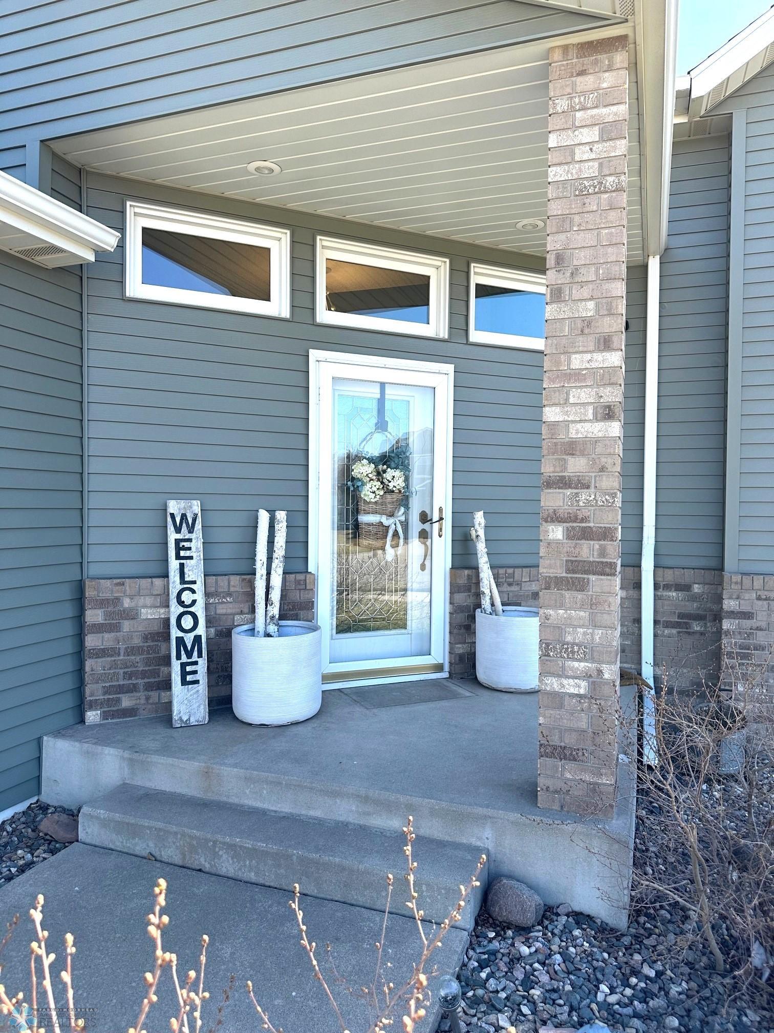 Exterior 2 4.jpg