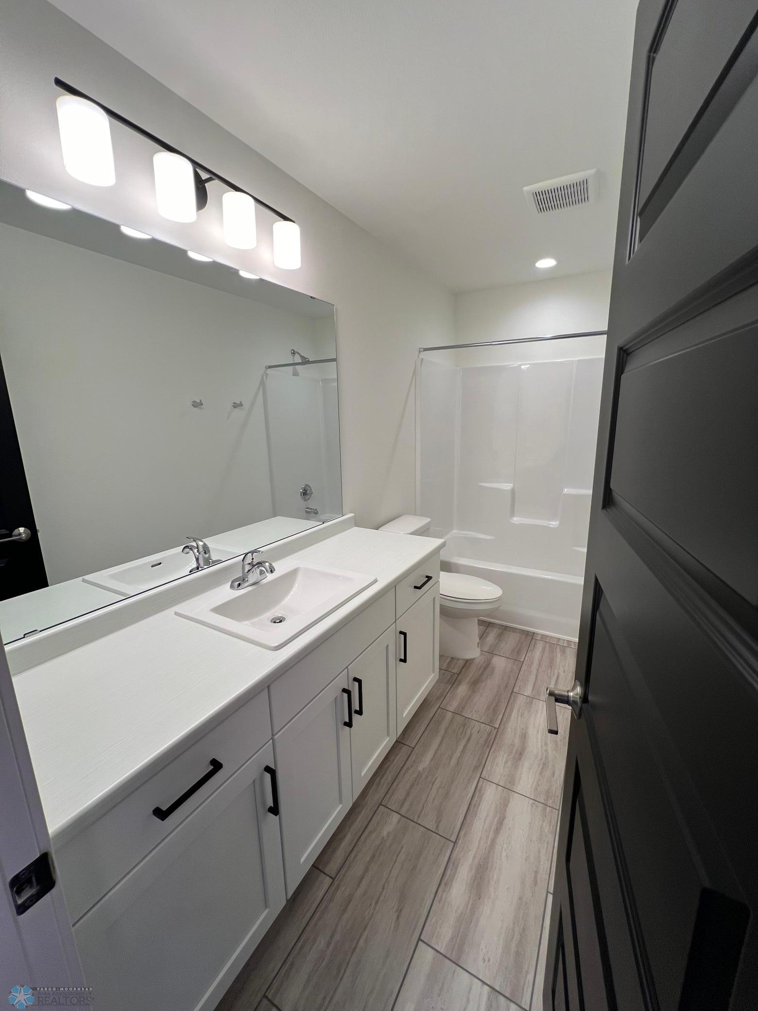 Upper level bath